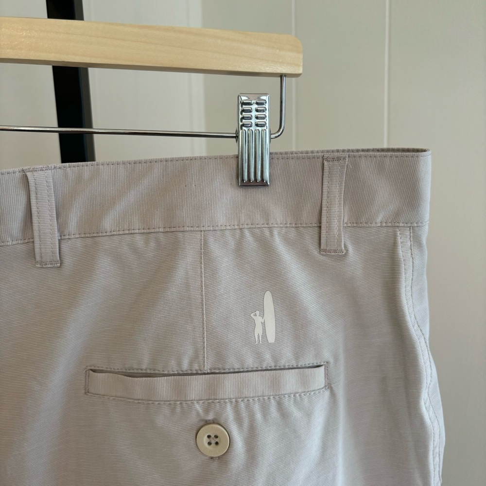 johnnie-O Tan Flat Front Men Shorts